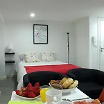 Alfama 44 Апартаменты *